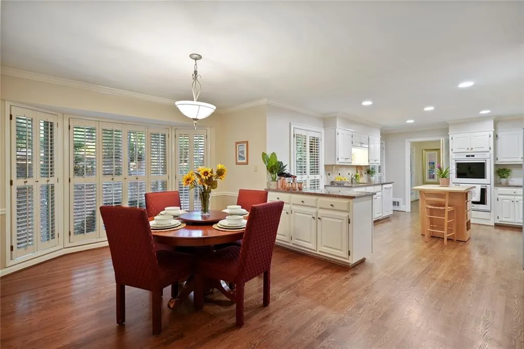 2850 Spalding Drive, Sandy Springs, Georgia 30350, 4 Bedrooms Bedrooms, ,4 BathroomsBathrooms,Residential,Sold,2850 Spalding Drive,6947855