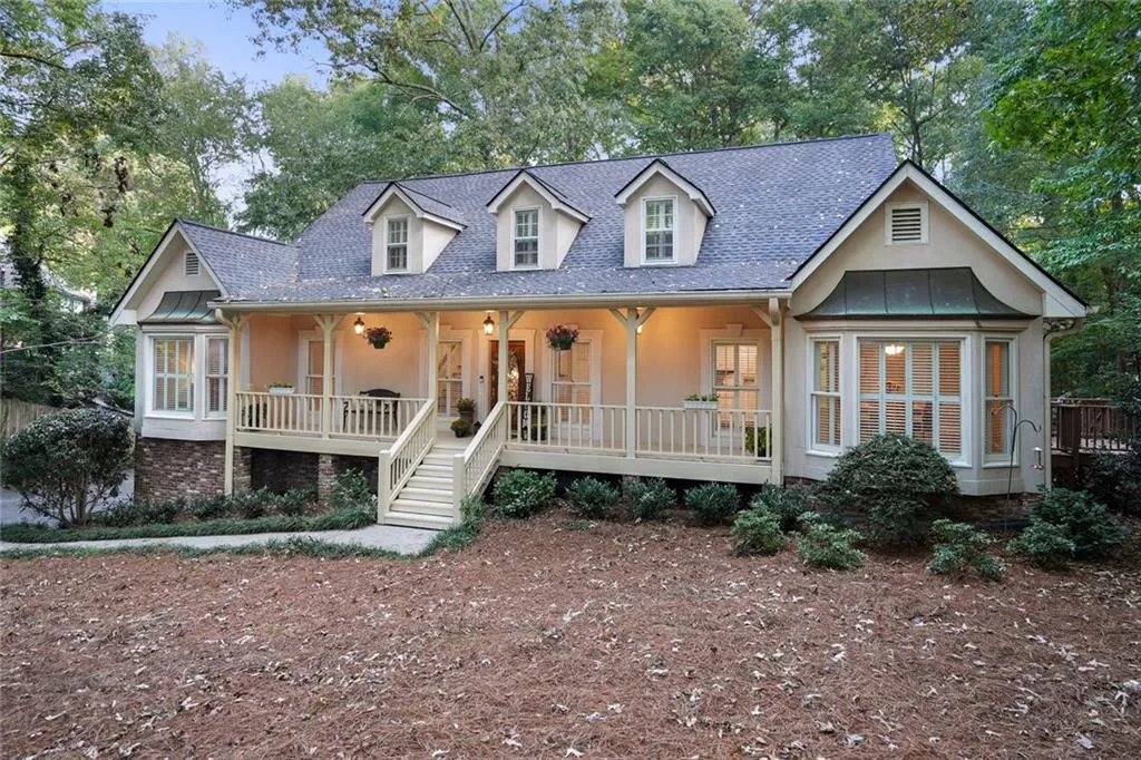 2850 Spalding Drive, Sandy Springs, Georgia 30350, 4 Bedrooms Bedrooms, ,4 BathroomsBathrooms,Residential,Sold,2850 Spalding Drive,6947855