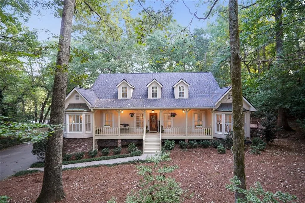 2850 Spalding Drive, Sandy Springs, Georgia 30350, 4 Bedrooms Bedrooms, ,4 BathroomsBathrooms,Residential,Sold,2850 Spalding Drive,6947855