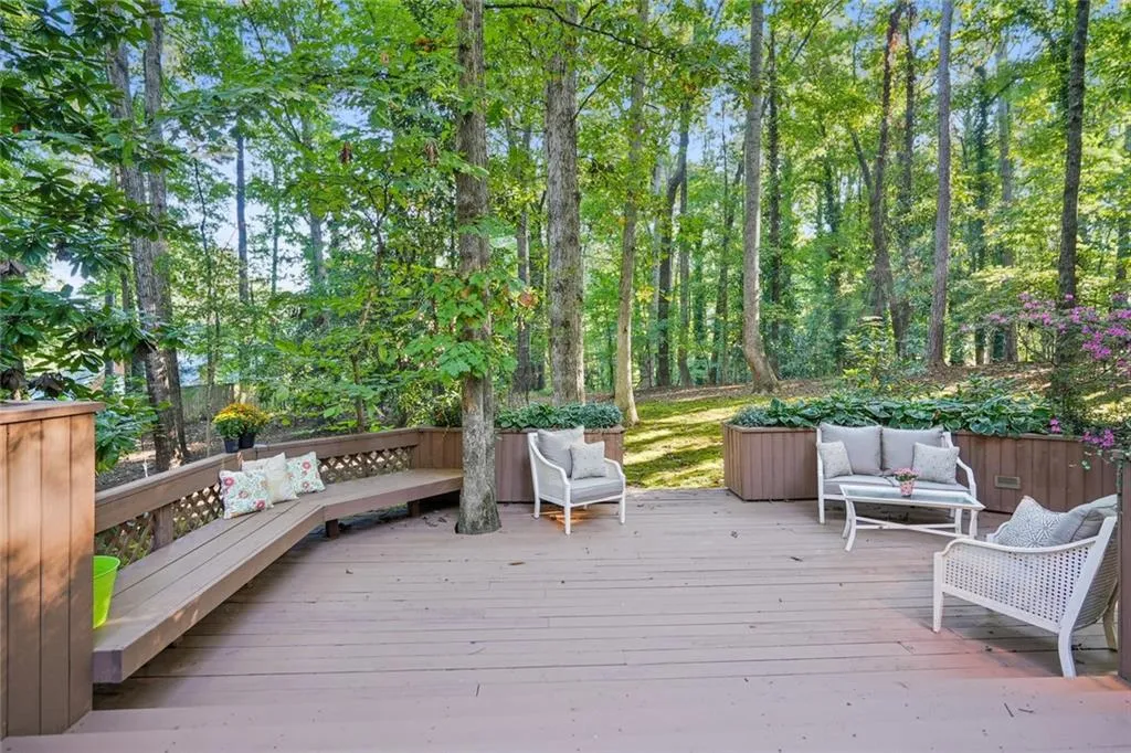 2850 Spalding Drive, Sandy Springs, Georgia 30350, 4 Bedrooms Bedrooms, ,4 BathroomsBathrooms,Residential,Sold,2850 Spalding Drive,6947855