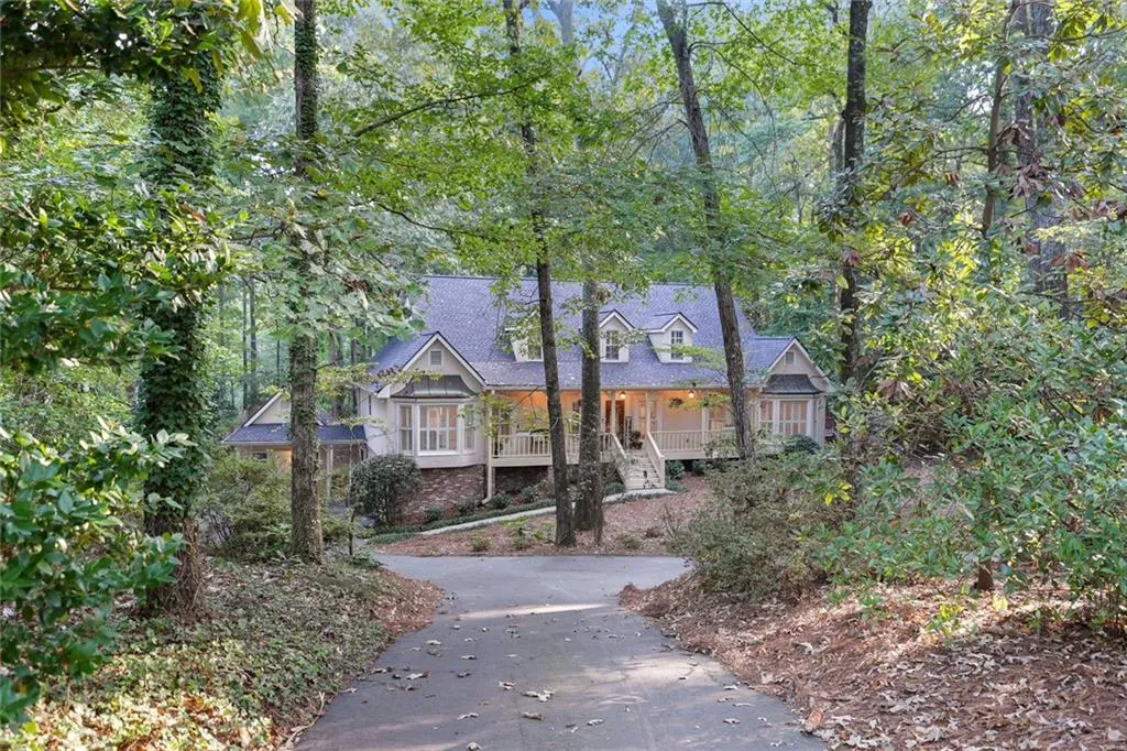2850 Spalding Drive, Sandy Springs, Georgia 30350, 4 Bedrooms Bedrooms, ,4 BathroomsBathrooms,Residential,Sold,2850 Spalding Drive,6947855