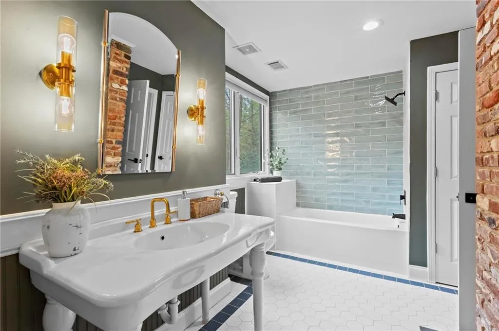 1890 Spalding Drive, Atlanta, Georgia 30350, 5 Bedrooms Bedrooms, ,3 BathroomsBathrooms,Residential,For Sale,1890 Spalding Drive,7619822