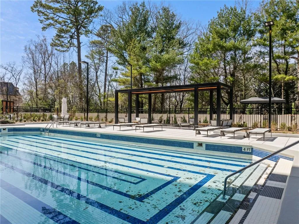 2660 Peachtree Road Nw Unit 25h, Atlanta, Georgia 30305, 2 Bedrooms Bedrooms, ,2 BathroomsBathrooms,Residential,For Sale,2660 Peachtree Road Nw Unit 25h,7518551