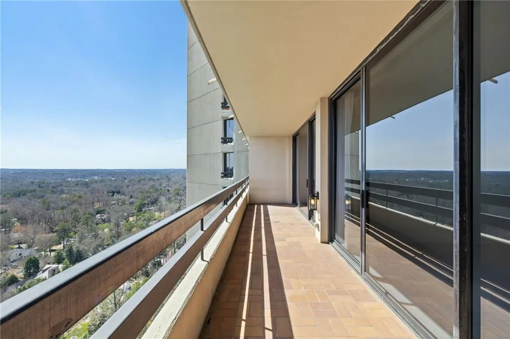 2660 Peachtree Road Nw Unit 25h, Atlanta, Georgia 30305, 2 Bedrooms Bedrooms, ,2 BathroomsBathrooms,Residential,For Sale,2660 Peachtree Road Nw Unit 25h,7518551