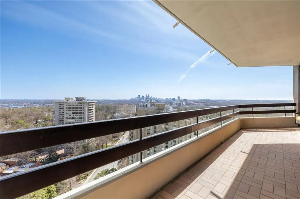 2660 Peachtree Road Nw Unit 25h, Atlanta, Georgia 30305, 2 Bedrooms Bedrooms, ,2 BathroomsBathrooms,Residential,For Sale,2660 Peachtree Road Nw Unit 25h,7518551