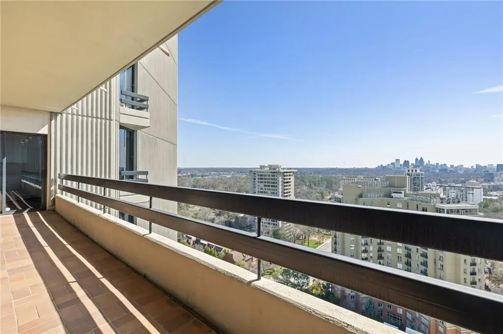 2660 Peachtree Road Nw Unit 25h, Atlanta, Georgia 30305, 2 Bedrooms Bedrooms, ,2 BathroomsBathrooms,Residential,For Sale,2660 Peachtree Road Nw Unit 25h,7518551