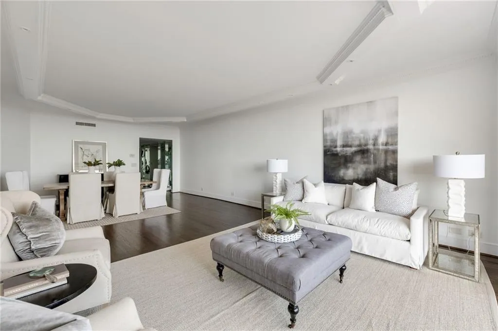 2660 Peachtree Road Nw Unit 25h, Atlanta, Georgia 30305, 2 Bedrooms Bedrooms, ,2 BathroomsBathrooms,Residential,For Sale,2660 Peachtree Road Nw Unit 25h,7518551