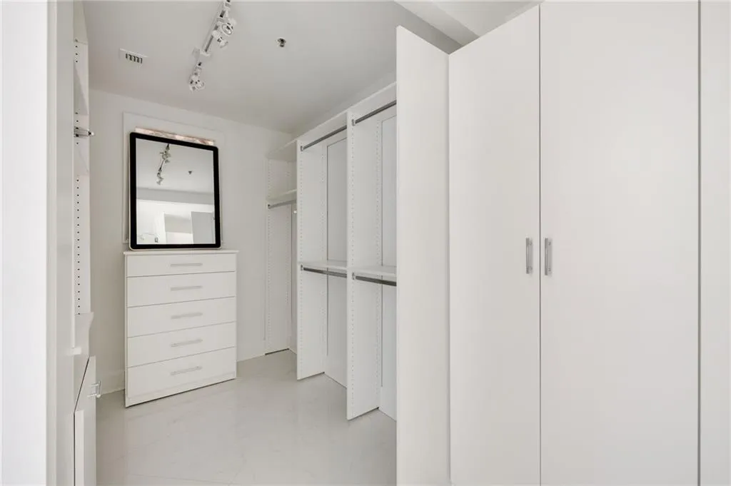 2660 Peachtree Road Nw Unit 25h, Atlanta, Georgia 30305, 2 Bedrooms Bedrooms, ,2 BathroomsBathrooms,Residential,For Sale,2660 Peachtree Road Nw Unit 25h,7518551