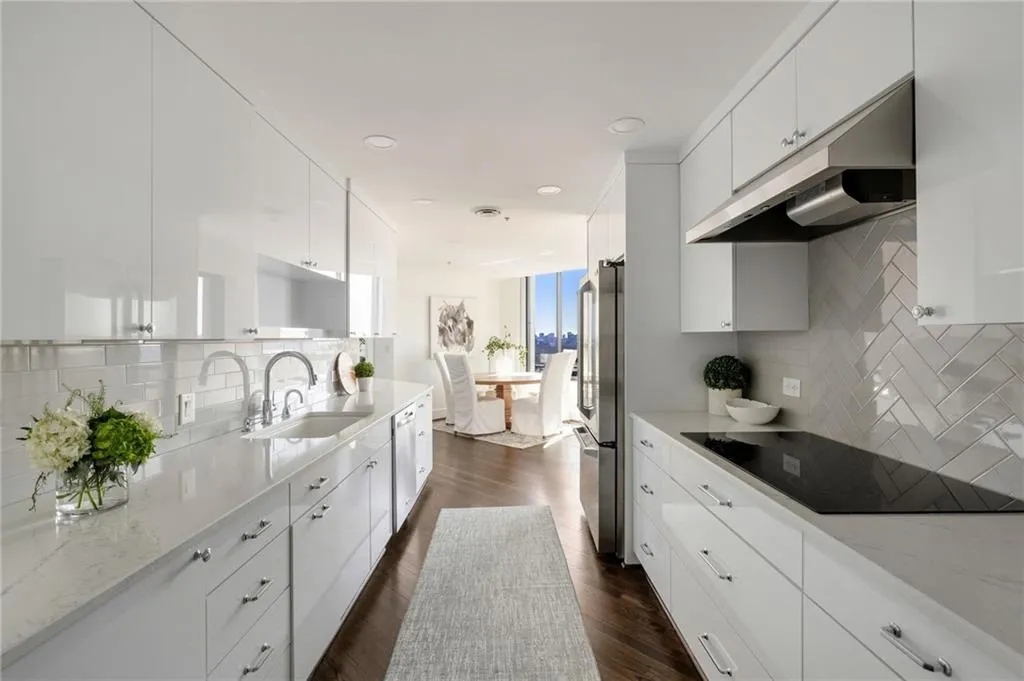 2660 Peachtree Road Nw Unit 25h, Atlanta, Georgia 30305, 2 Bedrooms Bedrooms, ,2 BathroomsBathrooms,Residential,For Sale,2660 Peachtree Road Nw Unit 25h,7518551