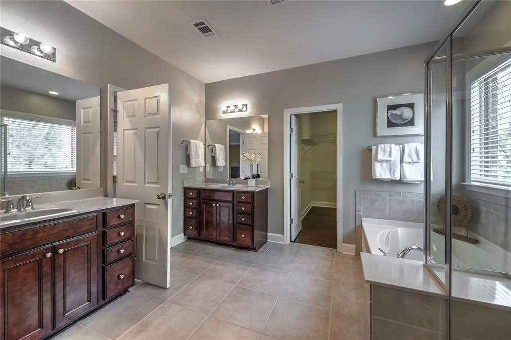 821 Northam Lane, Sandy Springs, Georgia 30342, 3 Bedrooms Bedrooms, ,3 BathroomsBathrooms,Residential,Sold,821 Northam Lane,6041446