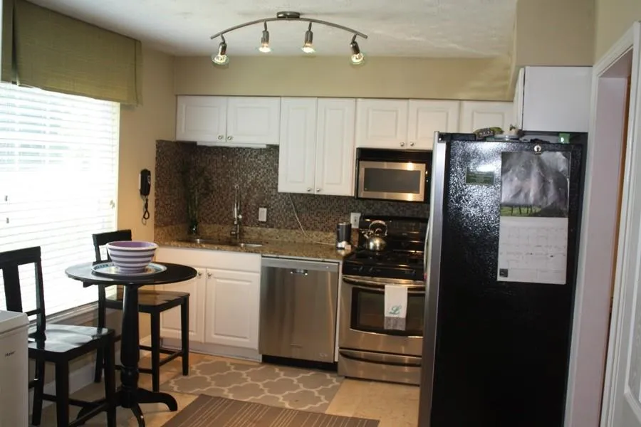 6980 Roswell Road Unit H1, Atlanta, Georgia 30328, 3 Bedrooms Bedrooms, ,2 BathroomsBathrooms,Residential,Sold,6980 Roswell Road Unit H1,5696079