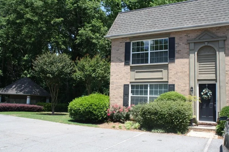 6980 Roswell Road Unit H1, Atlanta, Georgia 30328, 3 Bedrooms Bedrooms, ,2 BathroomsBathrooms,Residential,Sold,6980 Roswell Road Unit H1,5696079