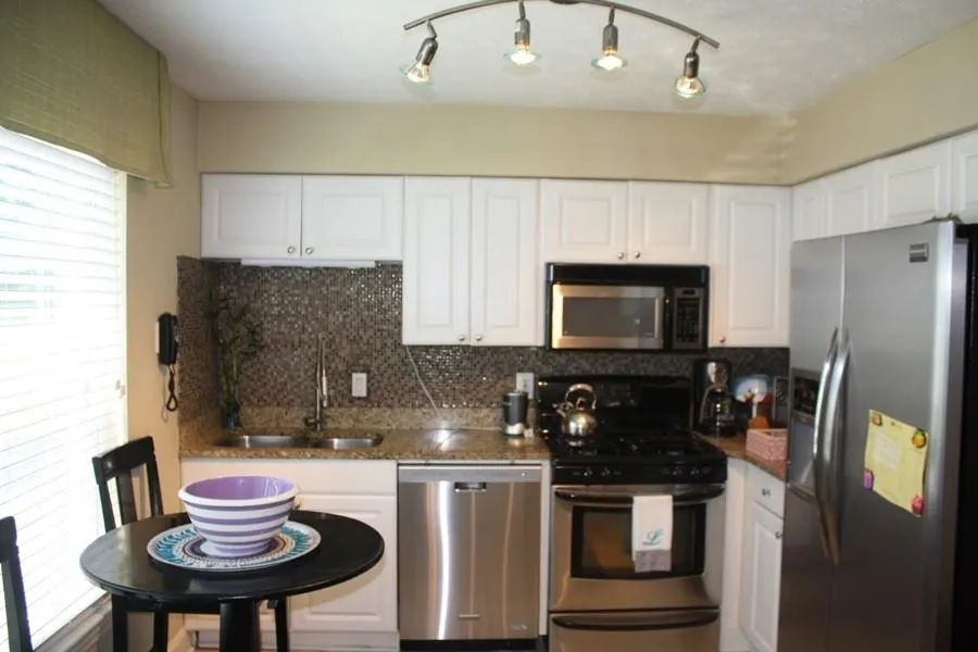 6980 Roswell Road Unit H1, Atlanta, Georgia 30328, 3 Bedrooms Bedrooms, ,2 BathroomsBathrooms,Residential,Sold,6980 Roswell Road Unit H1,5696079