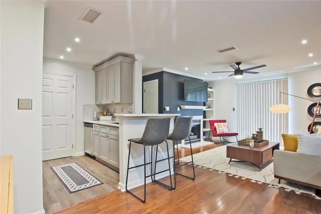 327 Granville Court, Atlanta, Georgia 30328, 1 Bedroom Bedrooms, ,1 BathroomBathrooms,Residential,Sold,327 Granville Court,7098687