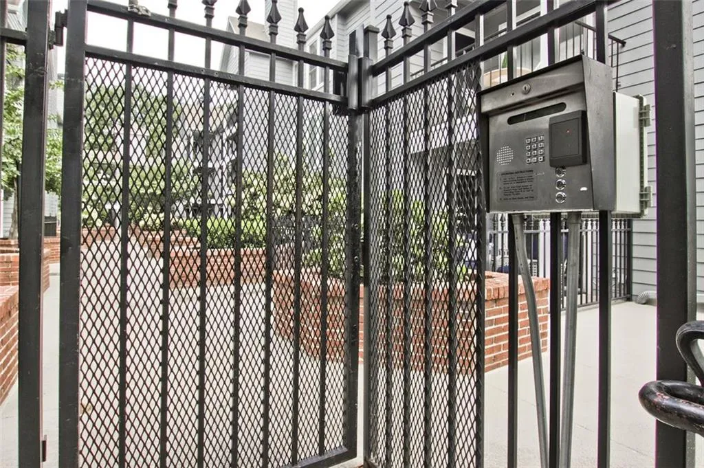 327 Granville Court, Atlanta, Georgia 30328, 1 Bedroom Bedrooms, ,1 BathroomBathrooms,Residential,Sold,327 Granville Court,7098687