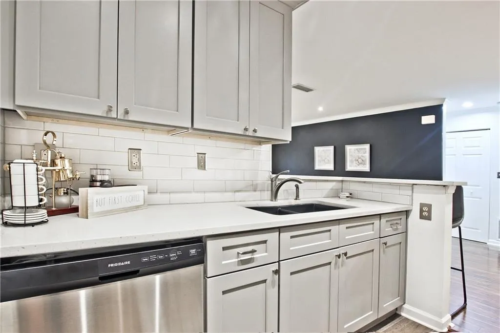 327 Granville Court, Atlanta, Georgia 30328, 1 Bedroom Bedrooms, ,1 BathroomBathrooms,Residential,Sold,327 Granville Court,7098687