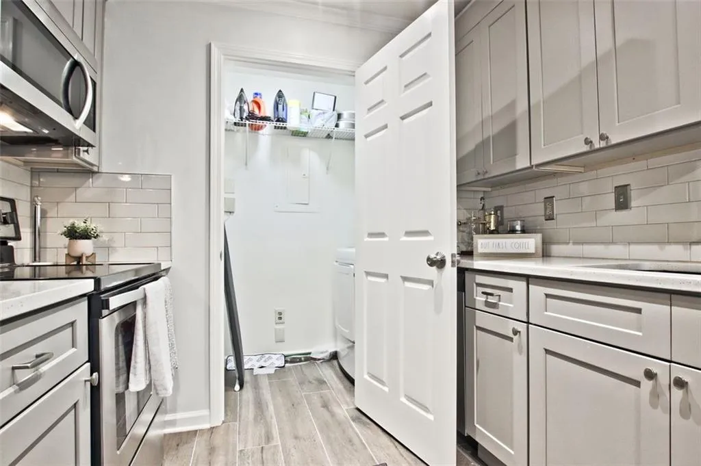 327 Granville Court, Atlanta, Georgia 30328, 1 Bedroom Bedrooms, ,1 BathroomBathrooms,Residential,Sold,327 Granville Court,7098687