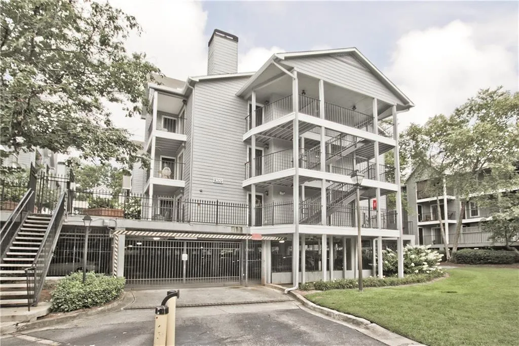 327 Granville Court, Atlanta, Georgia 30328, 1 Bedroom Bedrooms, ,1 BathroomBathrooms,Residential,Sold,327 Granville Court,7098687