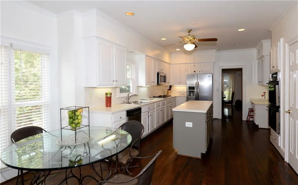 130 Belmont Trace Nw, Sandy Springs, Georgia 30328, 3 Bedrooms Bedrooms, ,2 BathroomsBathrooms,Residential,Sold,130 Belmont Trace Nw,5716629