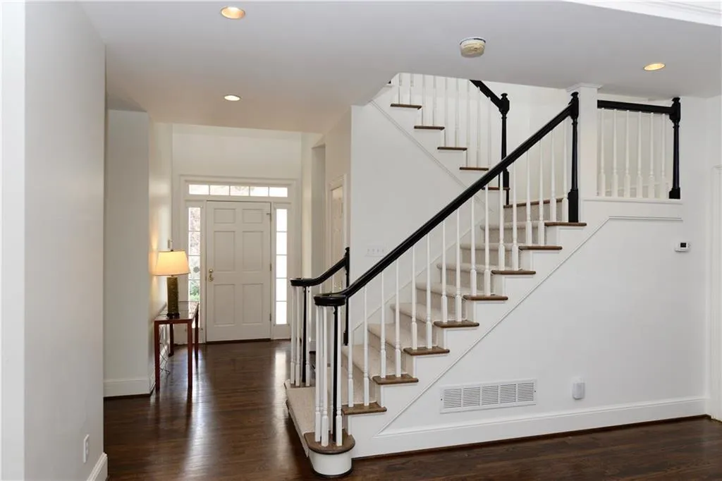 130 Belmont Trace Nw, Sandy Springs, Georgia 30328, 3 Bedrooms Bedrooms, ,2 BathroomsBathrooms,Residential,Sold,130 Belmont Trace Nw,5716629