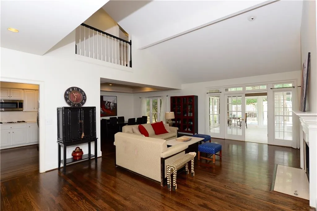 130 Belmont Trace Nw, Sandy Springs, Georgia 30328, 3 Bedrooms Bedrooms, ,2 BathroomsBathrooms,Residential,Sold,130 Belmont Trace Nw,5716629