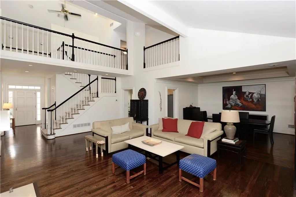 130 Belmont Trace Nw, Sandy Springs, Georgia 30328, 3 Bedrooms Bedrooms, ,2 BathroomsBathrooms,Residential,Sold,130 Belmont Trace Nw,5716629