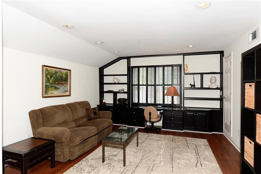 130 Belmont Trace Nw, Sandy Springs, Georgia 30328, 3 Bedrooms Bedrooms, ,2 BathroomsBathrooms,Residential,Sold,130 Belmont Trace Nw,5716629