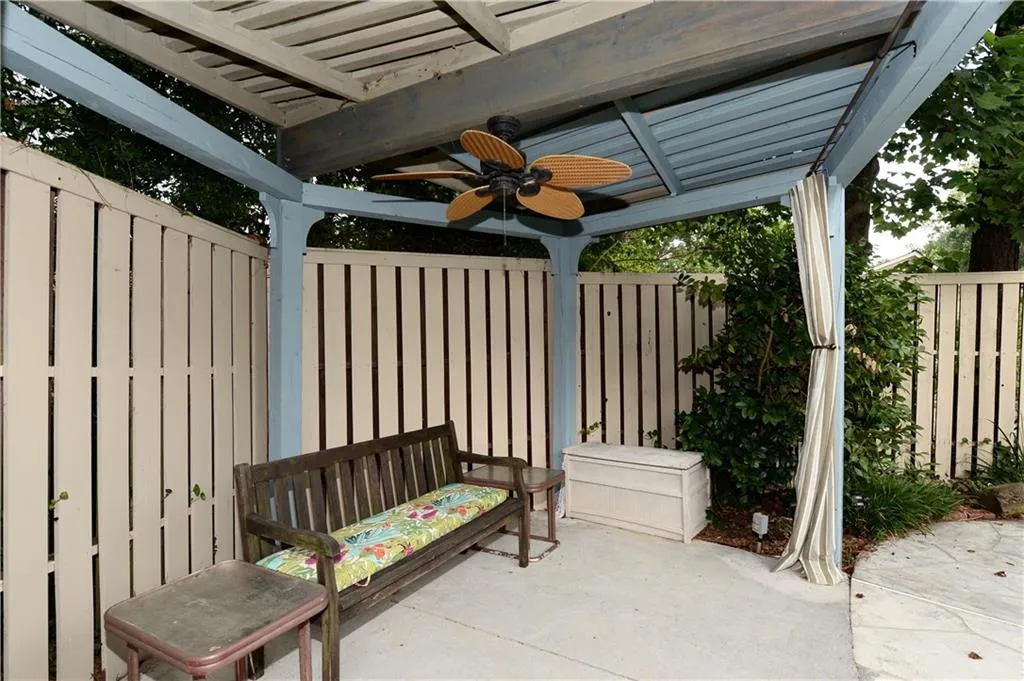 130 Belmont Trace Nw, Sandy Springs, Georgia 30328, 3 Bedrooms Bedrooms, ,2 BathroomsBathrooms,Residential,Sold,130 Belmont Trace Nw,5716629