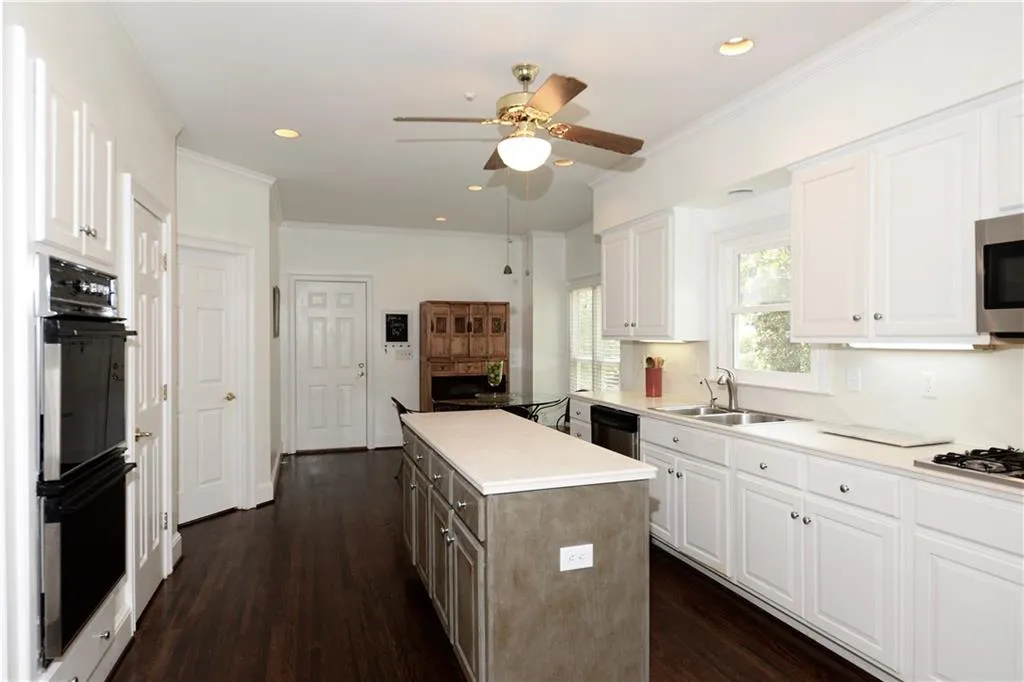 130 Belmont Trace Nw, Sandy Springs, Georgia 30328, 3 Bedrooms Bedrooms, ,2 BathroomsBathrooms,Residential,Sold,130 Belmont Trace Nw,5716629