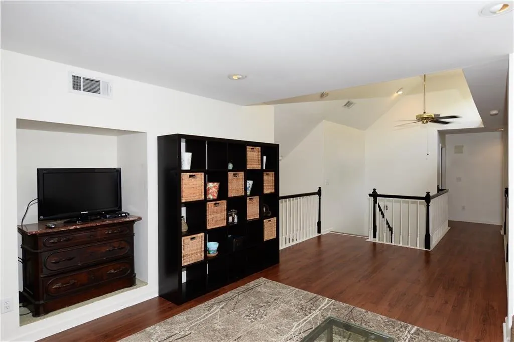 130 Belmont Trace Nw, Sandy Springs, Georgia 30328, 3 Bedrooms Bedrooms, ,2 BathroomsBathrooms,Residential,Sold,130 Belmont Trace Nw,5716629