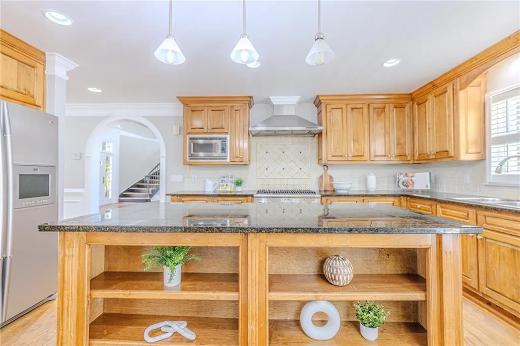 7680 Jett Ferry Road, Atlanta, Georgia 30350, 5 Bedrooms Bedrooms, ,3 BathroomsBathrooms,Residential,For Sale,7680 Jett Ferry Road,7669141