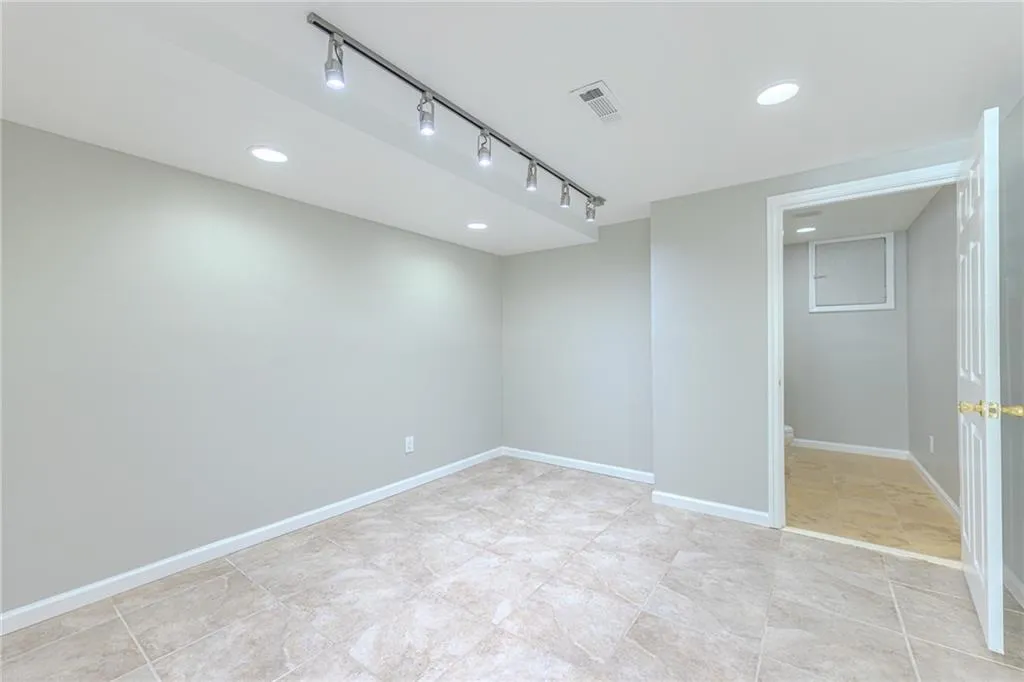 7680 Jett Ferry Road, Atlanta, Georgia 30350, 4 Bedrooms Bedrooms, ,3 BathroomsBathrooms,Residential,For Sale,7680 Jett Ferry Road,7669141