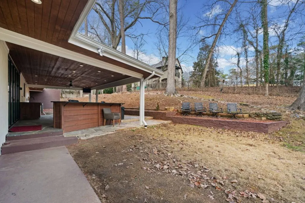 1300 Indian Trail Nw, Atlanta, Georgia 30327, 5 Bedrooms Bedrooms, ,4 BathroomsBathrooms,Residential,Sold,1300 Indian Trail Nw,7521473