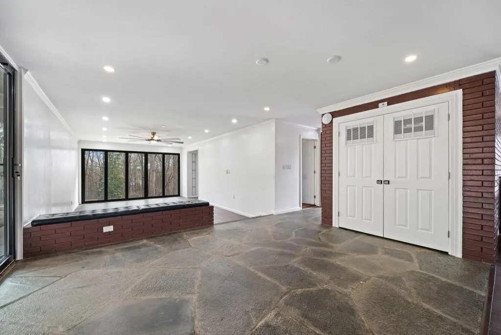 1300 Indian Trail Nw, Atlanta, Georgia 30327, 5 Bedrooms Bedrooms, ,4 BathroomsBathrooms,Residential,Sold,1300 Indian Trail Nw,7521473