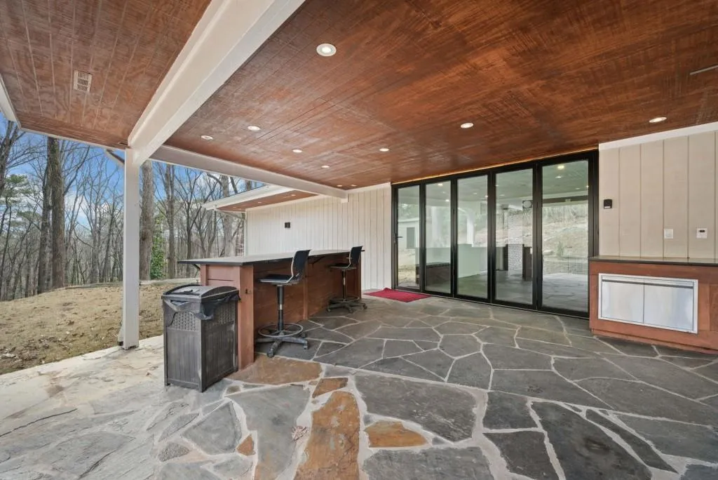 1300 Indian Trail Nw, Atlanta, Georgia 30327, 5 Bedrooms Bedrooms, ,4 BathroomsBathrooms,Residential,Sold,1300 Indian Trail Nw,7521473