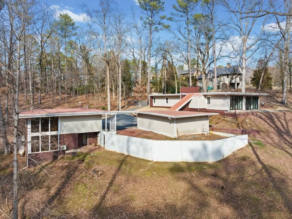 1300 Indian Trail Nw, Atlanta, Georgia 30327, 5 Bedrooms Bedrooms, ,4 BathroomsBathrooms,Residential,Sold,1300 Indian Trail Nw,7521473