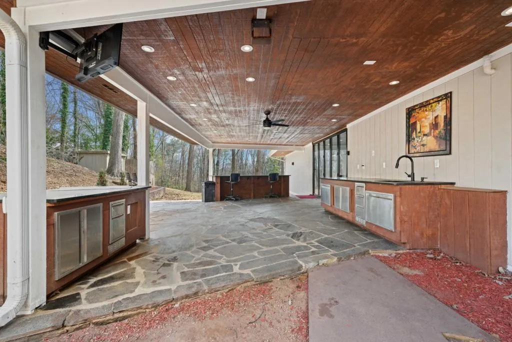 1300 Indian Trail Nw, Atlanta, Georgia 30327, 5 Bedrooms Bedrooms, ,4 BathroomsBathrooms,Residential,Sold,1300 Indian Trail Nw,7521473