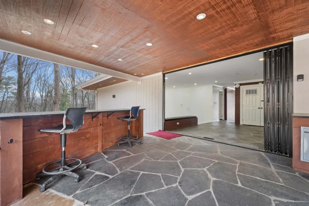 1300 Indian Trail Nw, Atlanta, Georgia 30327, 5 Bedrooms Bedrooms, ,4 BathroomsBathrooms,Residential,Sold,1300 Indian Trail Nw,7521473