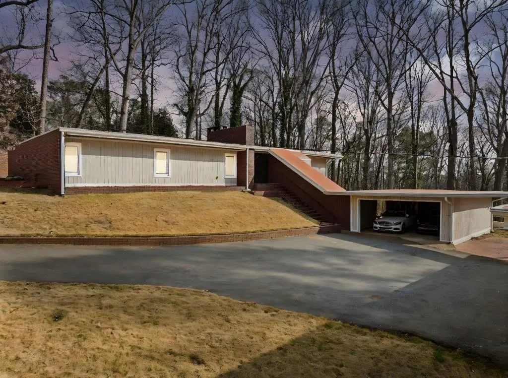 1300 Indian Trail Nw, Atlanta, Georgia 30327, 5 Bedrooms Bedrooms, ,4 BathroomsBathrooms,Residential,Sold,1300 Indian Trail Nw,7521473