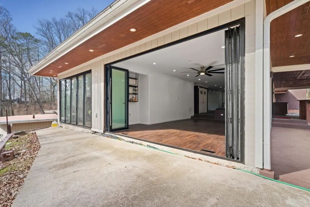 1300 Indian Trail Nw, Atlanta, Georgia 30327, 5 Bedrooms Bedrooms, ,4 BathroomsBathrooms,Residential,Sold,1300 Indian Trail Nw,7521473