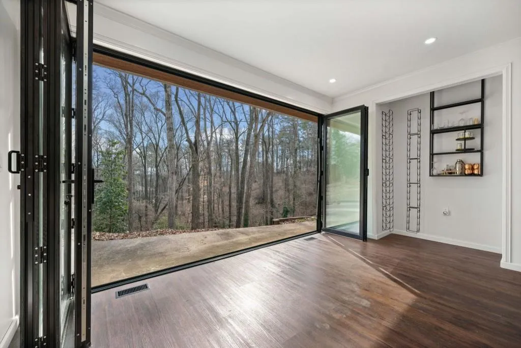 1300 Indian Trail Nw, Atlanta, Georgia 30327, 5 Bedrooms Bedrooms, ,4 BathroomsBathrooms,Residential,Sold,1300 Indian Trail Nw,7521473