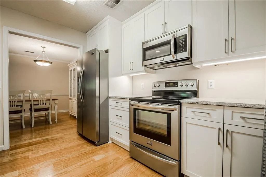 111 Abingdon Way, Sandy Springs, Georgia 30328, 2 Bedrooms Bedrooms, ,2 BathroomsBathrooms,Residential,Sold,111 Abingdon Way,5998765