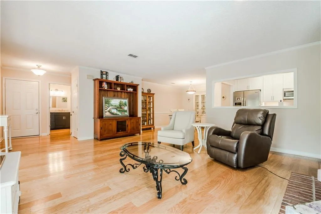 111 Abingdon Way, Sandy Springs, Georgia 30328, 2 Bedrooms Bedrooms, ,2 BathroomsBathrooms,Residential,Sold,111 Abingdon Way,5998765