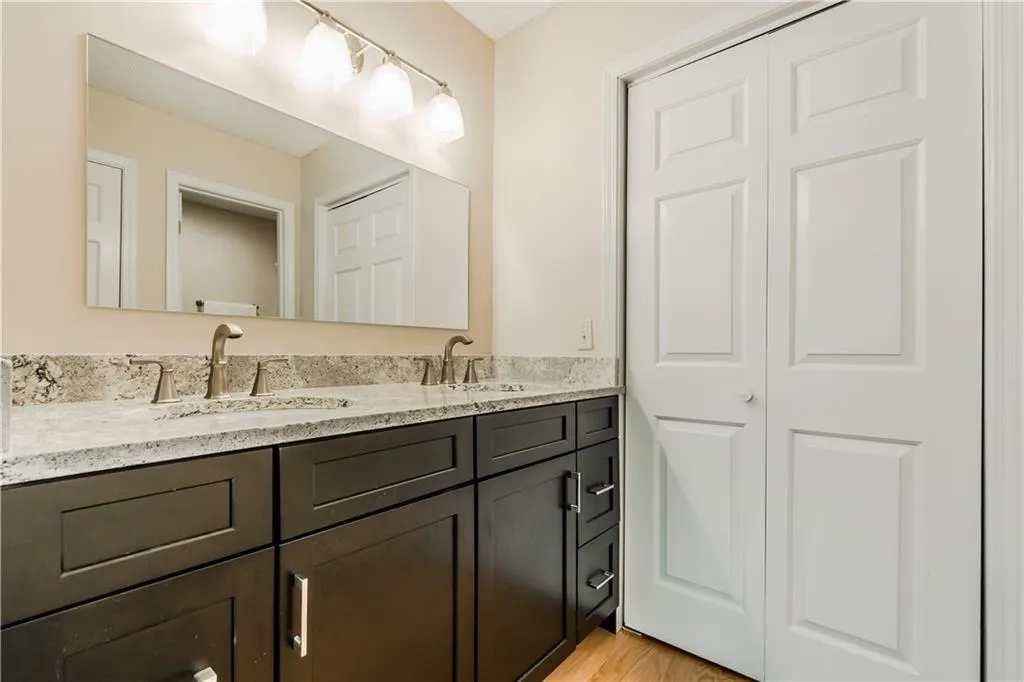 111 Abingdon Way, Sandy Springs, Georgia 30328, 2 Bedrooms Bedrooms, ,2 BathroomsBathrooms,Residential,Sold,111 Abingdon Way,5998765