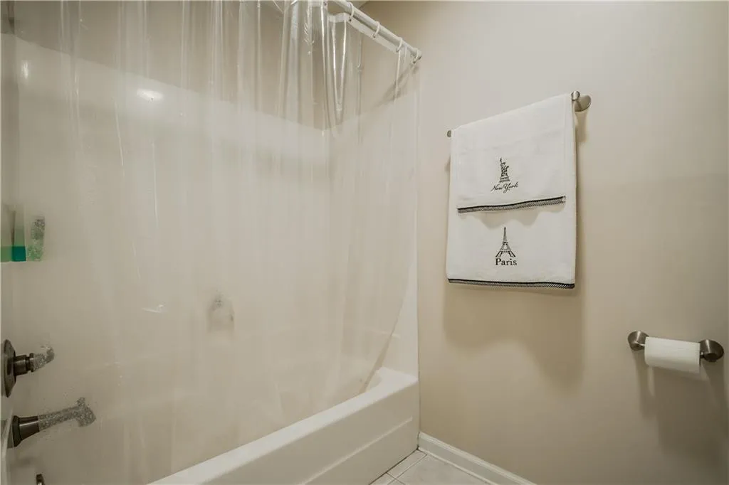 111 Abingdon Way, Sandy Springs, Georgia 30328, 2 Bedrooms Bedrooms, ,2 BathroomsBathrooms,Residential,Sold,111 Abingdon Way,5998765