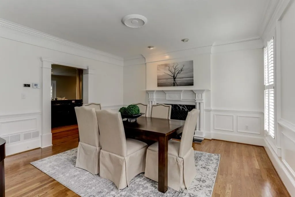 345 W Berwicke Common, Sandy Springs, Georgia 30342, 5 Bedrooms Bedrooms, ,4 BathroomsBathrooms,Residential,Sold,345 W Berwicke Common,6518636