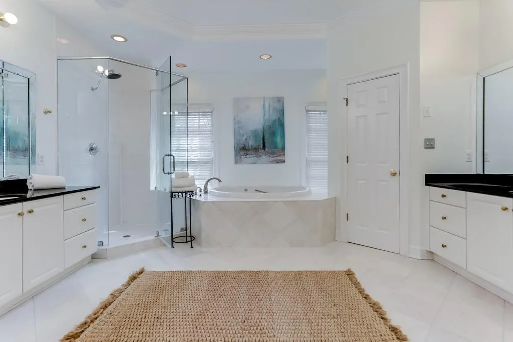 345 W Berwicke Common, Sandy Springs, Georgia 30342, 5 Bedrooms Bedrooms, ,4 BathroomsBathrooms,Residential,Sold,345 W Berwicke Common,6518636