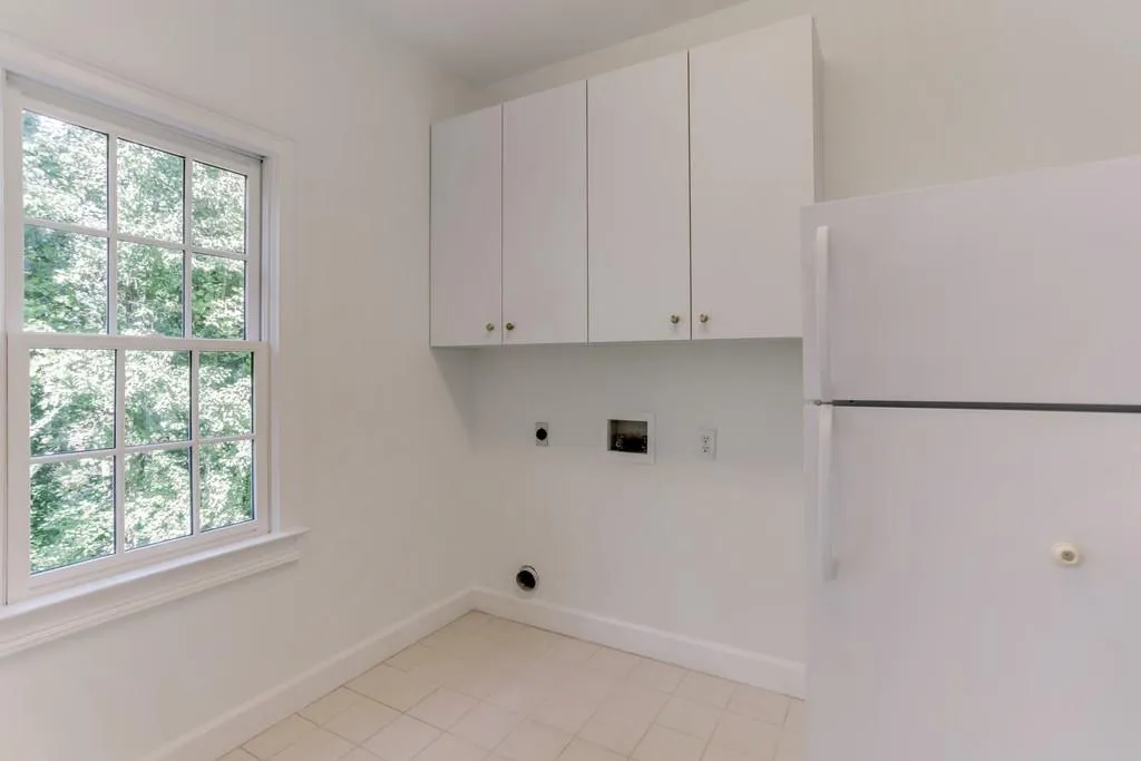 345 W Berwicke Common, Sandy Springs, Georgia 30342, 5 Bedrooms Bedrooms, ,4 BathroomsBathrooms,Residential,Sold,345 W Berwicke Common,6518636