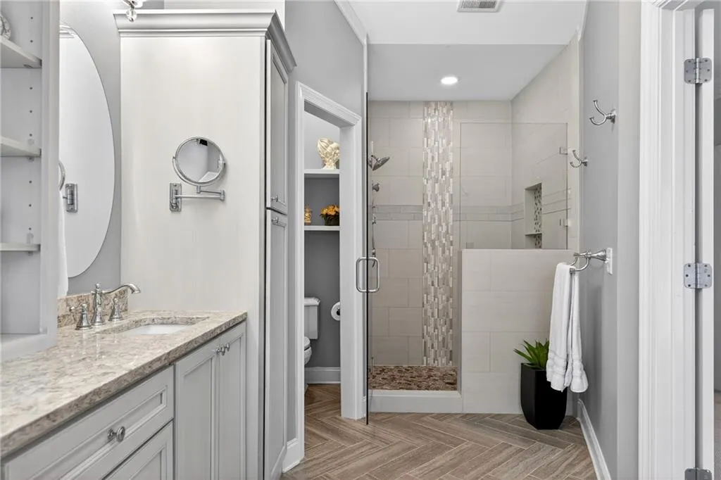 5492 Glenridge Drive Unit 580, Sandy Springs, Georgia 30342, 4 Bedrooms Bedrooms, ,3 BathroomsBathrooms,Residential,For Sale,5492 Glenridge Drive Unit 580,7740522
