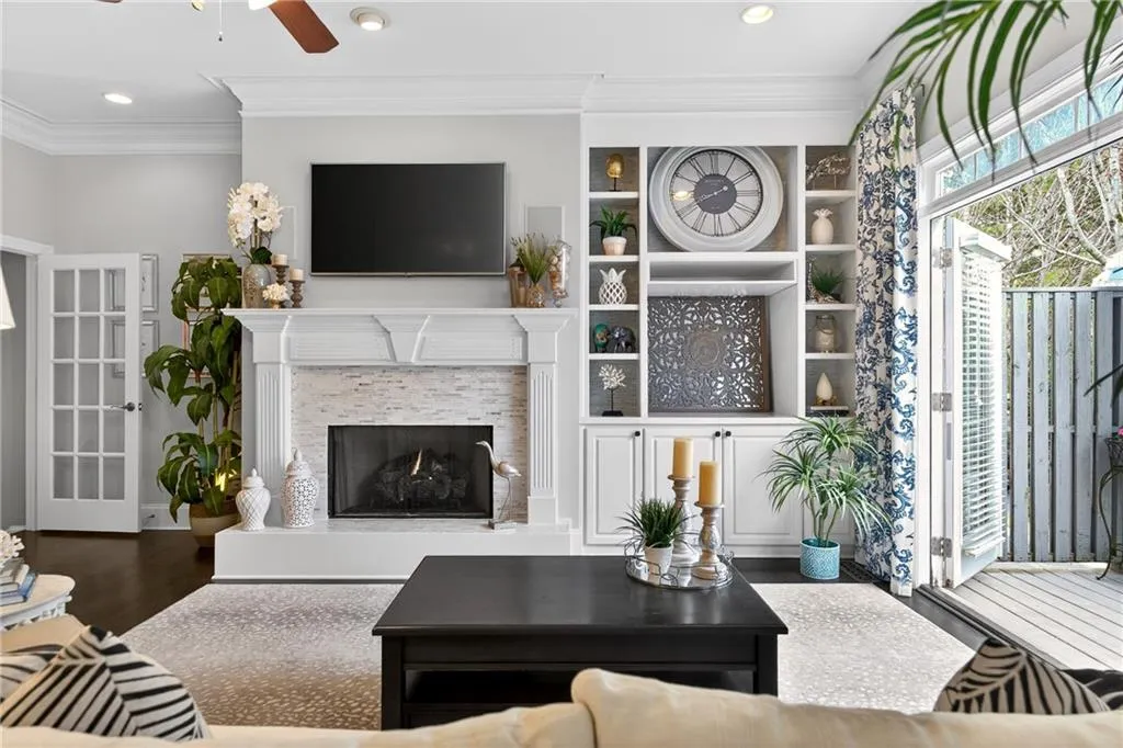 5492 Glenridge Drive Unit 580, Sandy Springs, Georgia 30342, 4 Bedrooms Bedrooms, ,3 BathroomsBathrooms,Residential,For Sale,5492 Glenridge Drive Unit 580,7740522